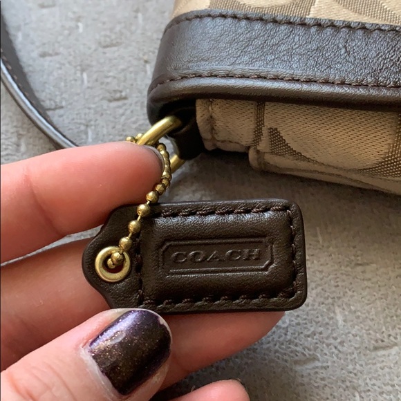 NWOT Coach wristlet - Picture 4 of 5